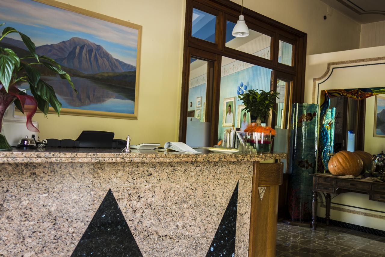 Albergo La Romanella Spinone Al Lago Exterior photo