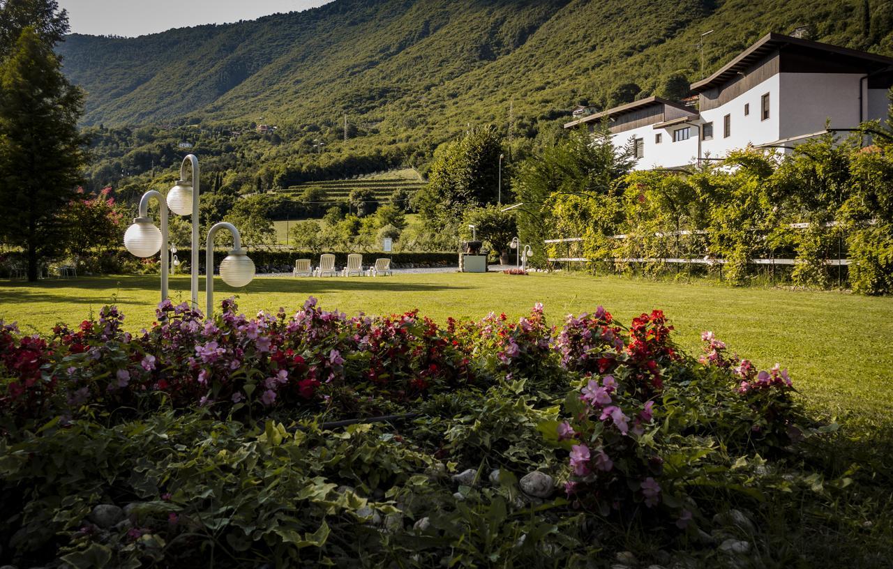 Albergo La Romanella Spinone Al Lago Exterior photo